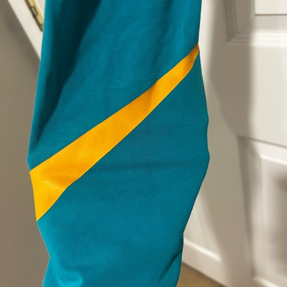 Nike Women’s Aqua Leggings with Orange Logo Size Large - Picture 2 of 8